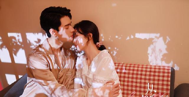 離婚后，美女總裁倒追我(全集)