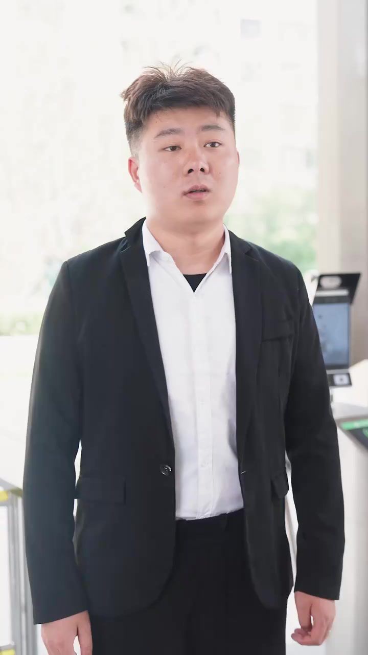拽媽攜崽歸來（一胎三寶，神秘爹地竟是大佬）(全集)